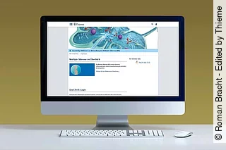 Monitor mit Screenshot der Startseite der Infothek. Davor liegen eine Tastatur und eine Mouse.